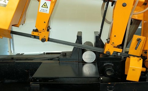 石碣镇数控带锯床自动送料精度会出现偏差吗？