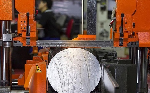 石碣镇立式金属带锯床切削出现跑带故障解决方法！